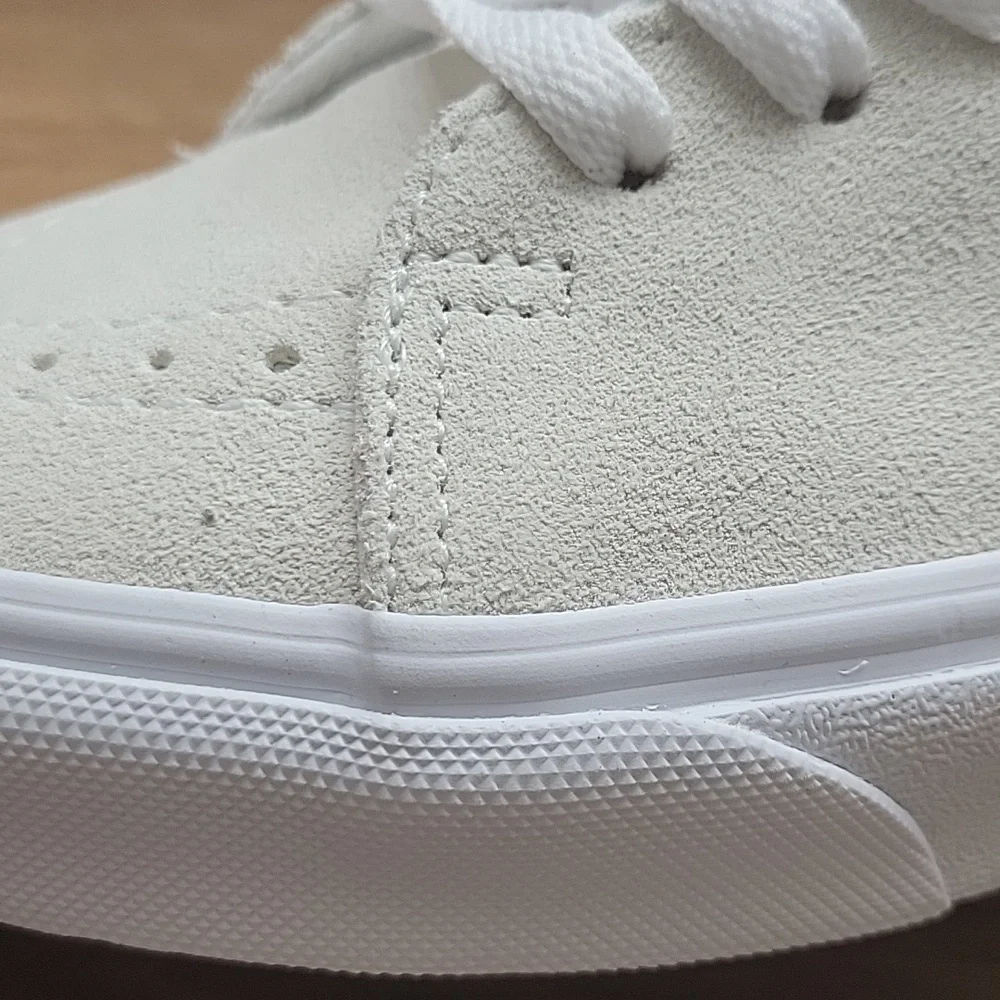 Van's SK8-Hi Brand new in the box. - Picture 10 of 14